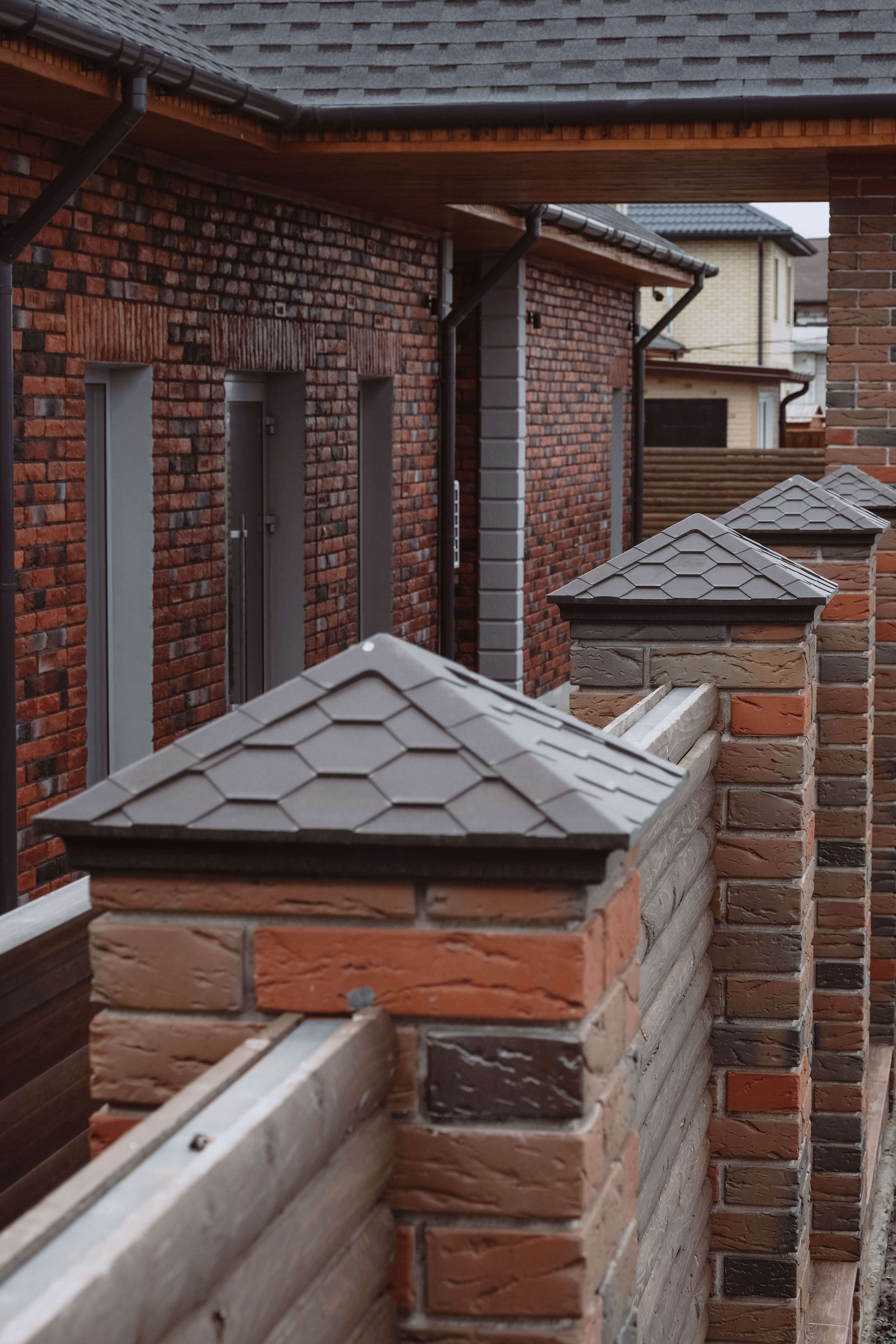 Колпак Zking Эверест Коричневый на столб 1.5х1.5 кирпича (390х390мм) в Тихорецке фото